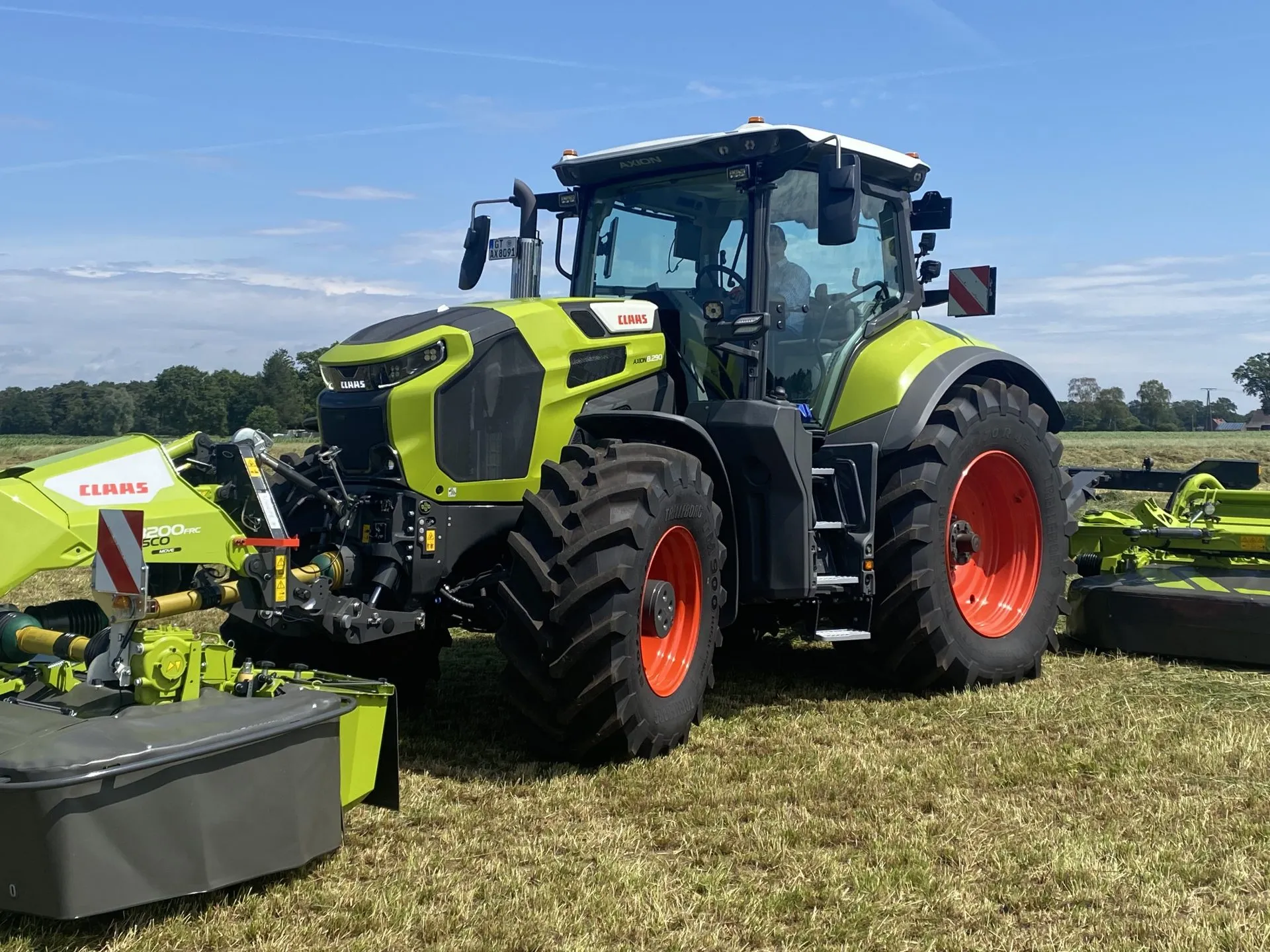 Claas launches the Axion 8
