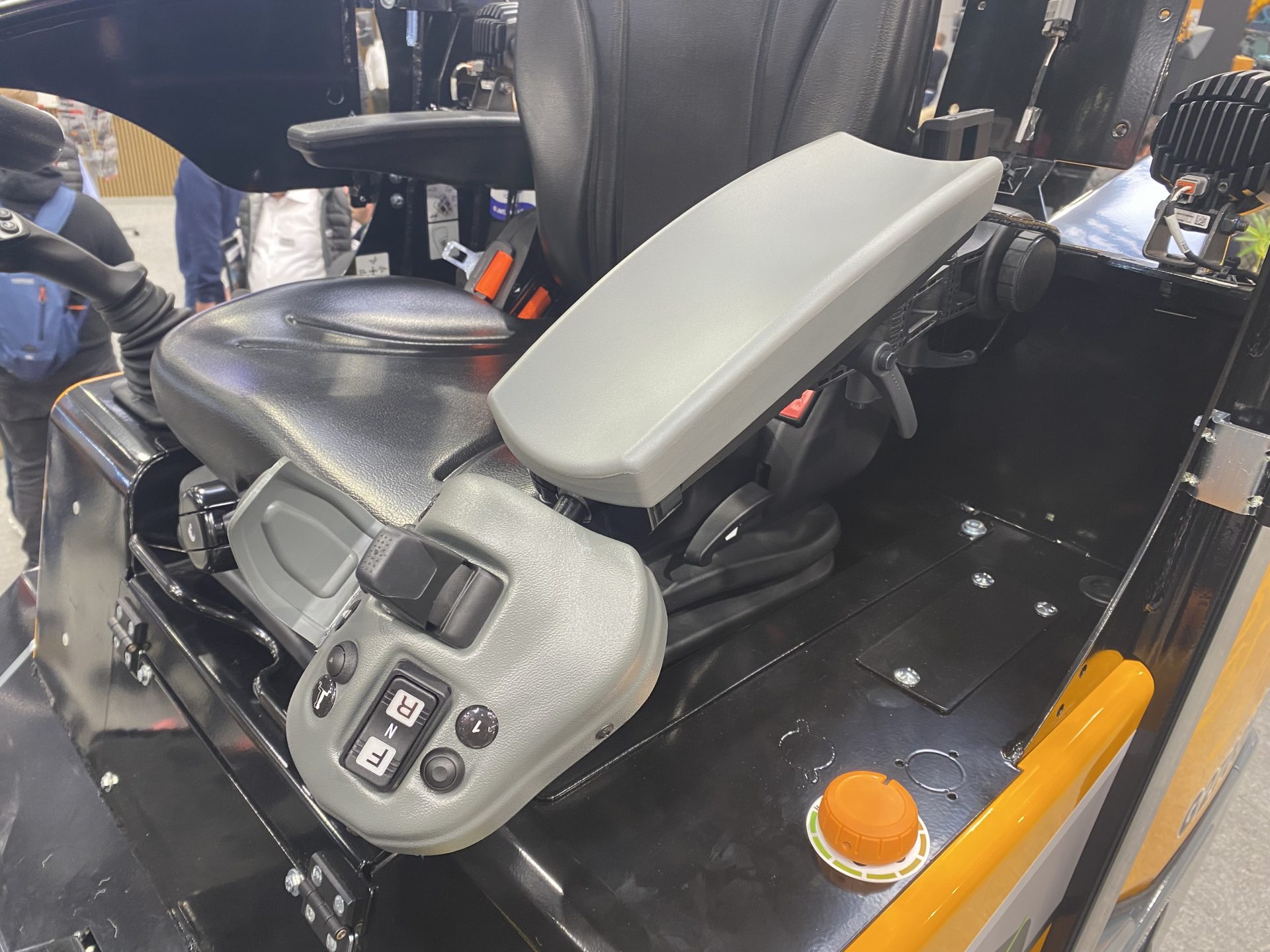 Giant shows joystick steering option