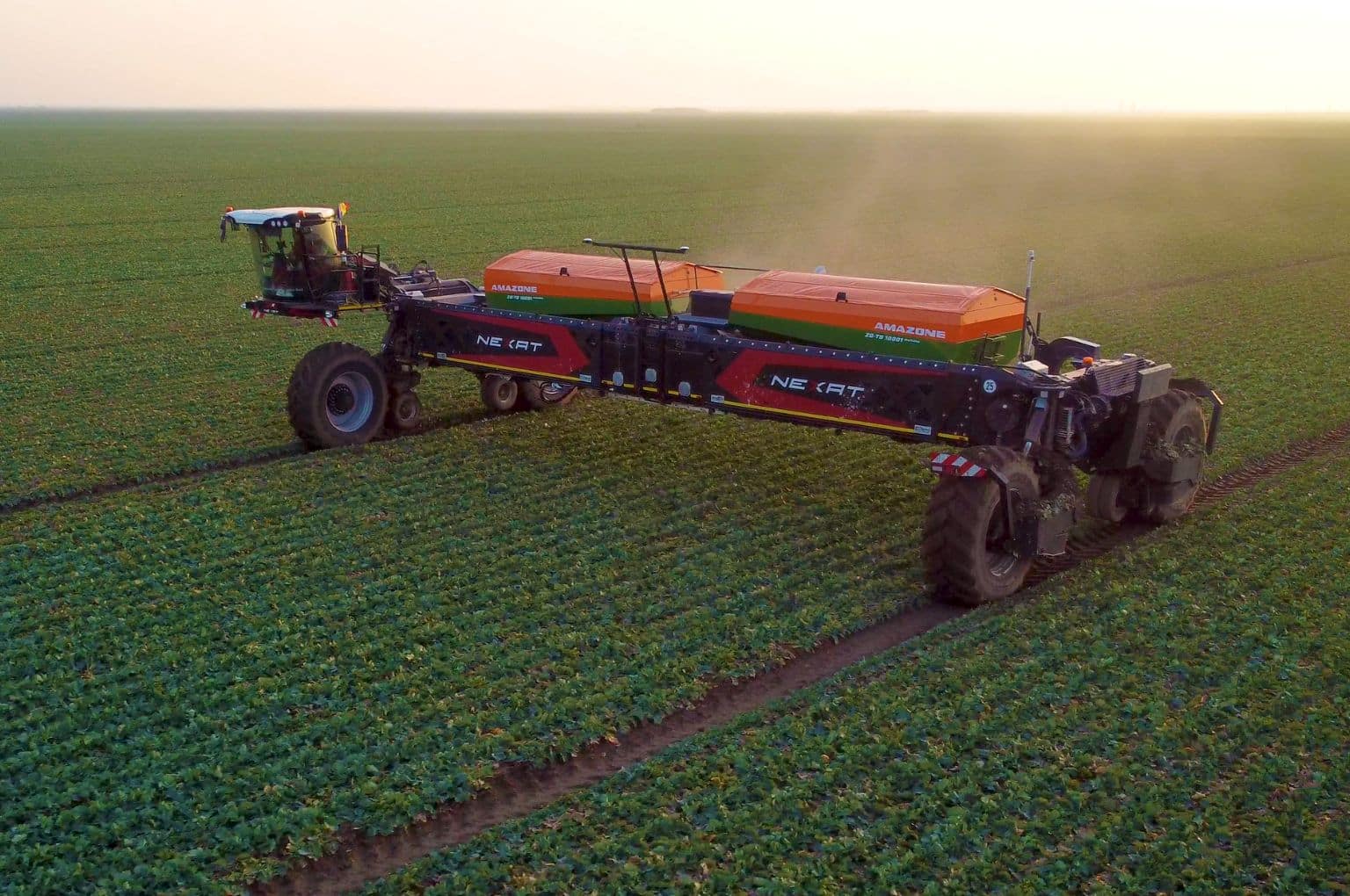 High capacity fertilizer spreader