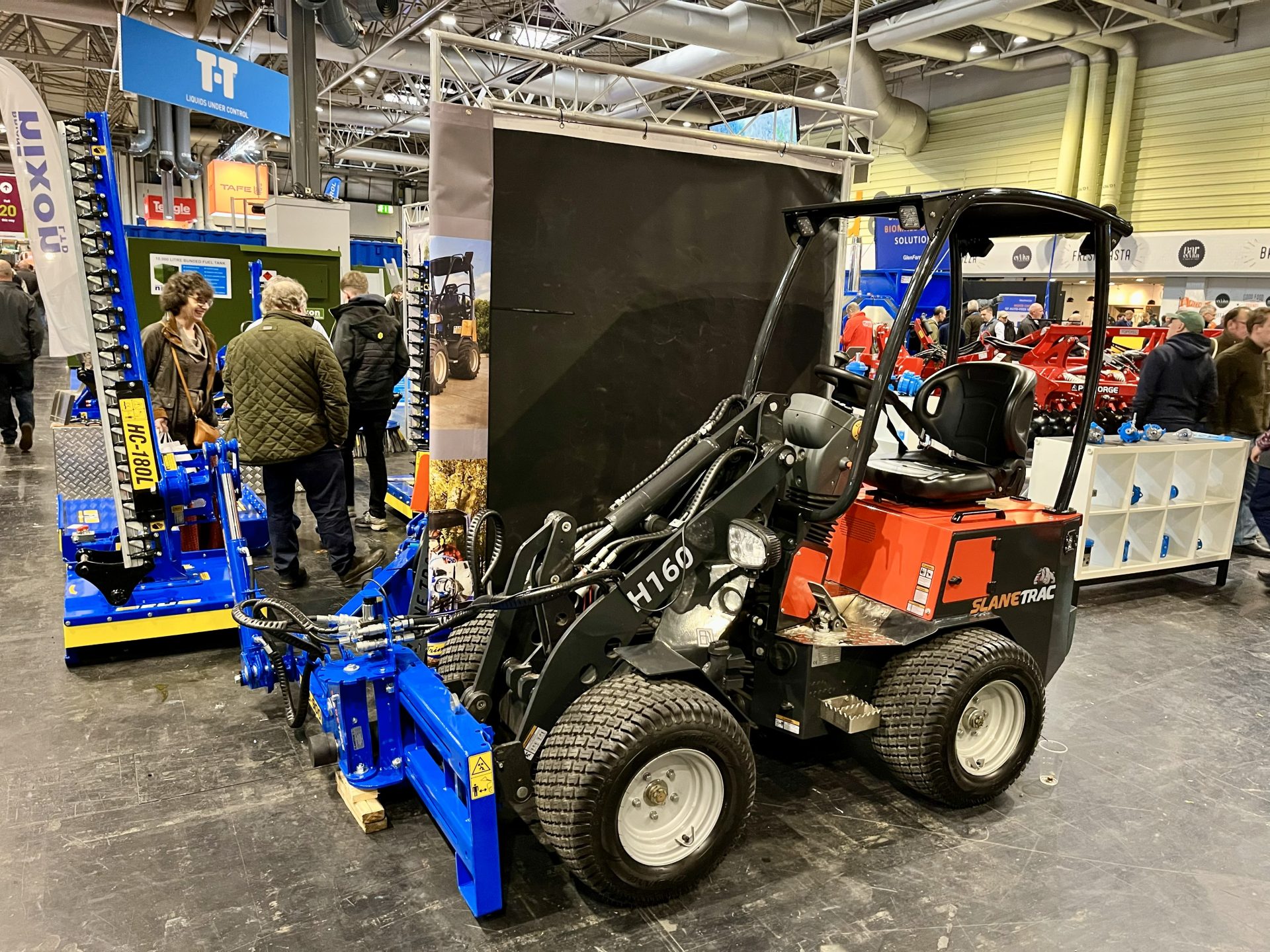 LAMMA 26: Slanetrac pivot handler