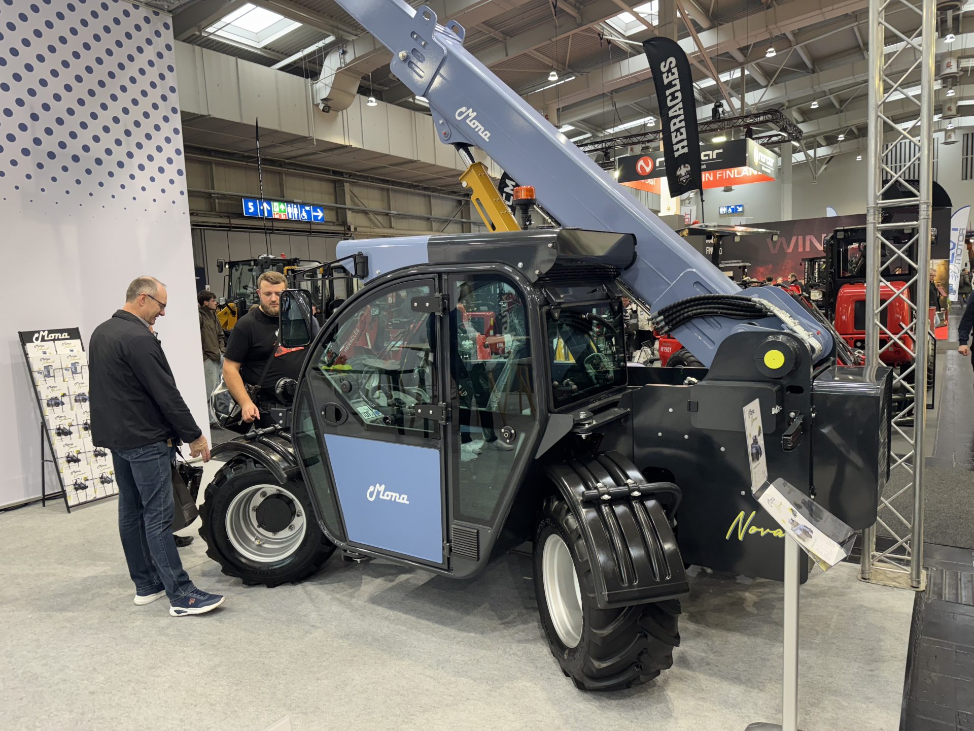 Mona battery packs and handlers