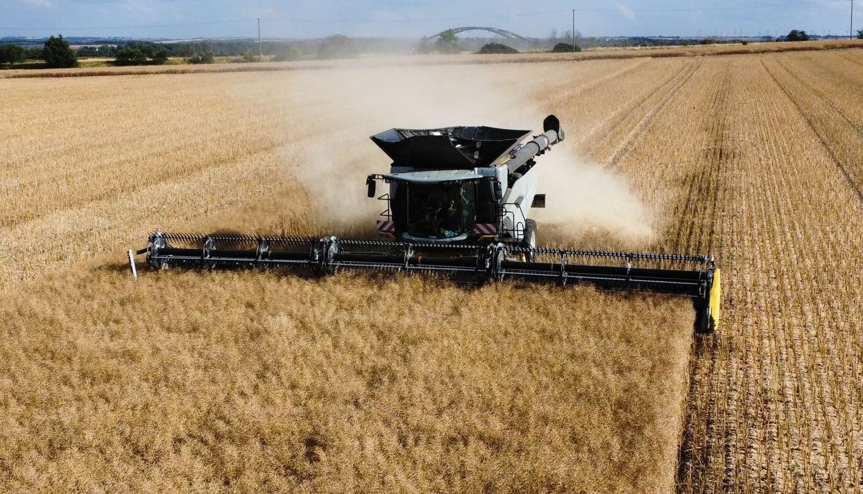 New Holland CR11: new flagship combine