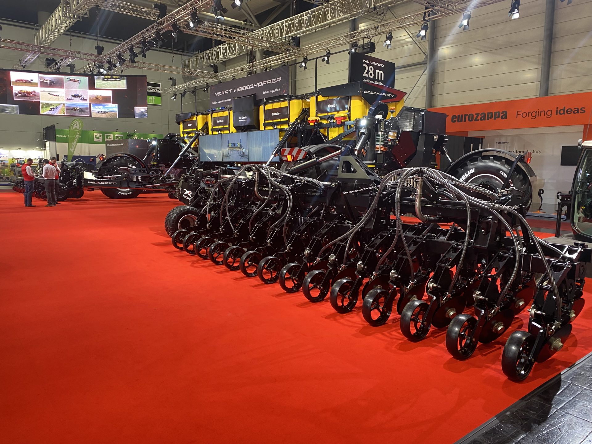 Nexat gantry with 28m planter