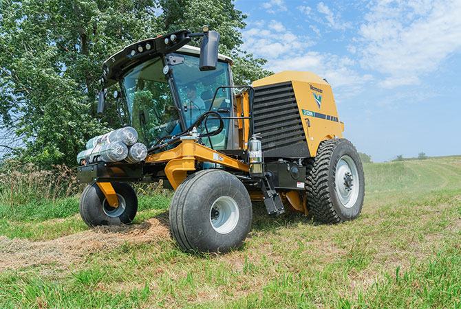 Self-propelled Vermeer ZR for 1.2m bales