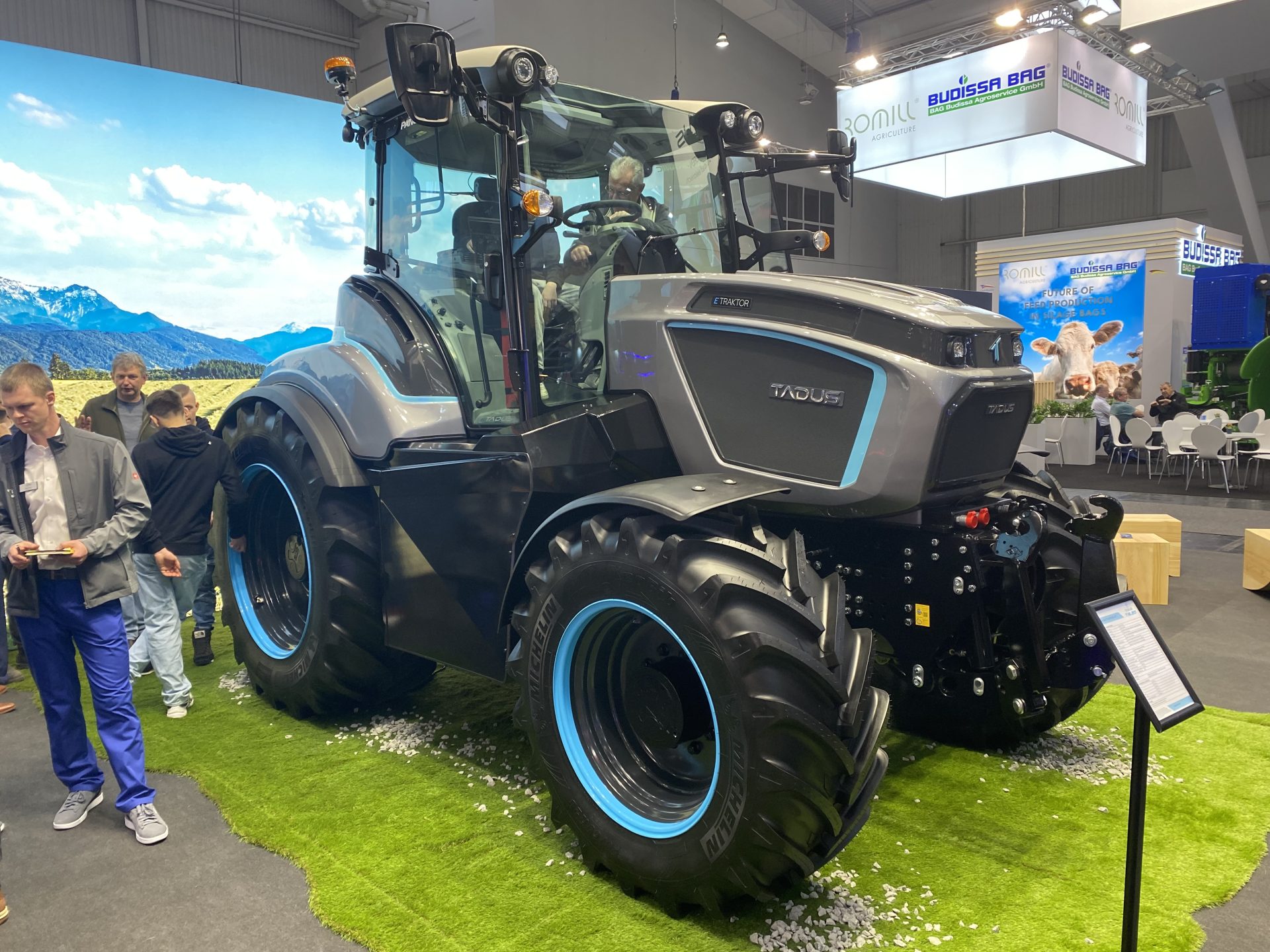Tadus shows full electric tractor