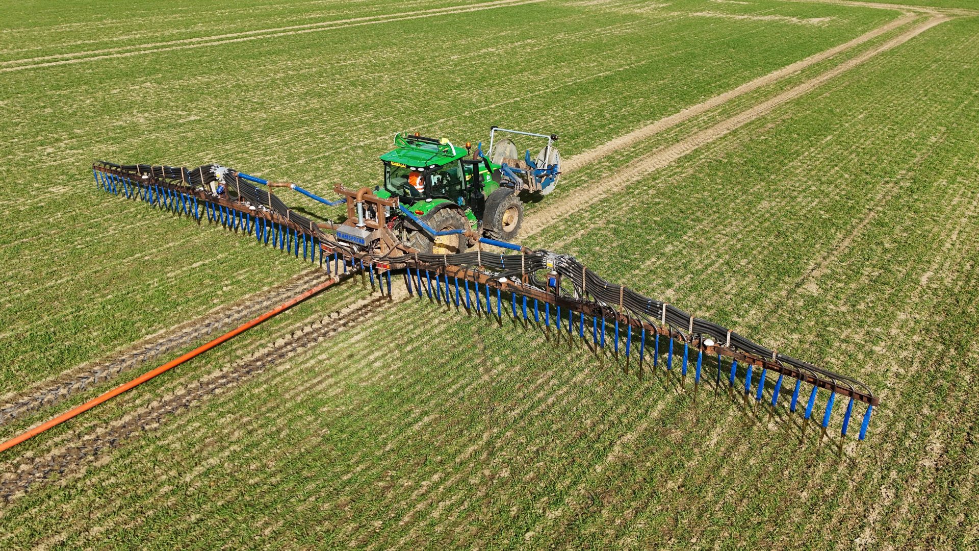 Vertically folding 24m dribble bar