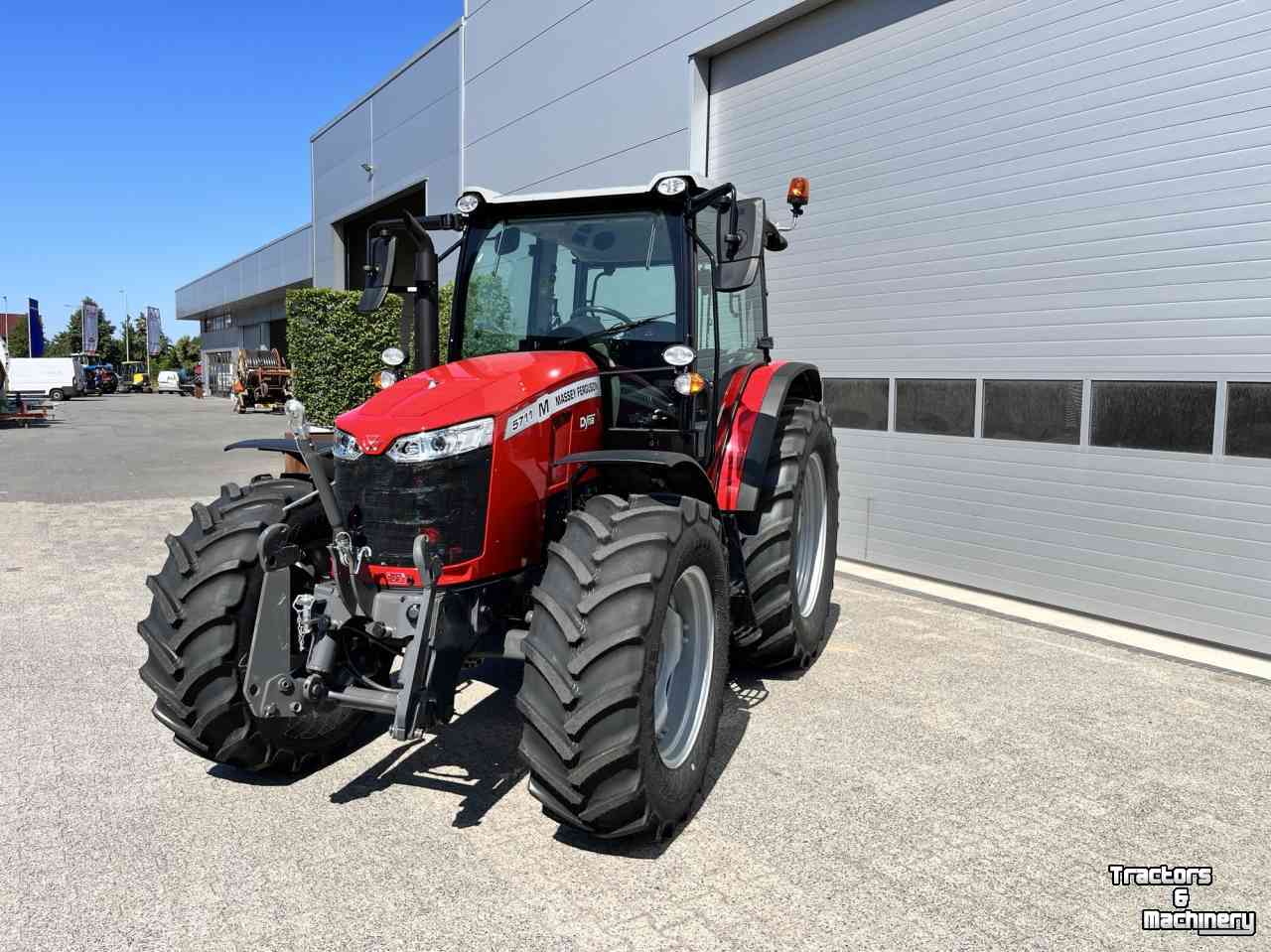 Tractor Massey Ferguson 5711M Dyna 4
