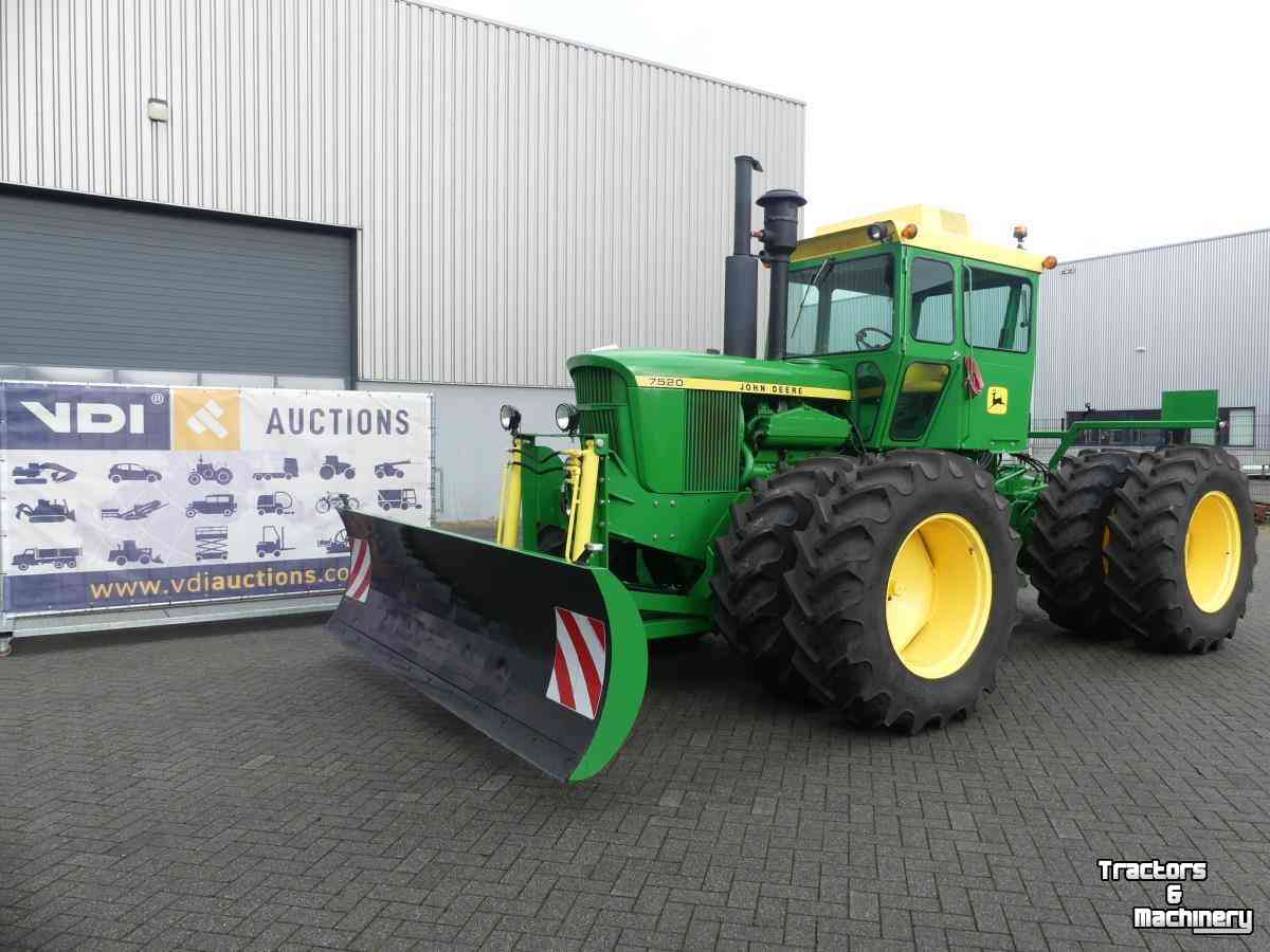 Tractor John Deere 7520