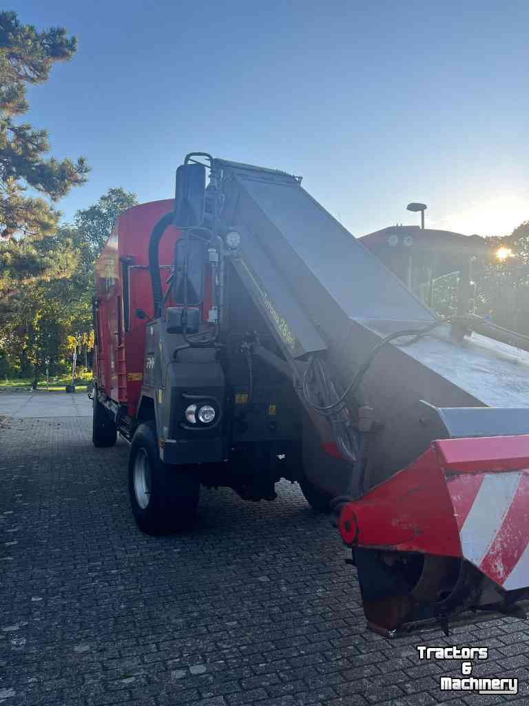 Self-propelled feed mixer RMH Turbomix 28 GOLD