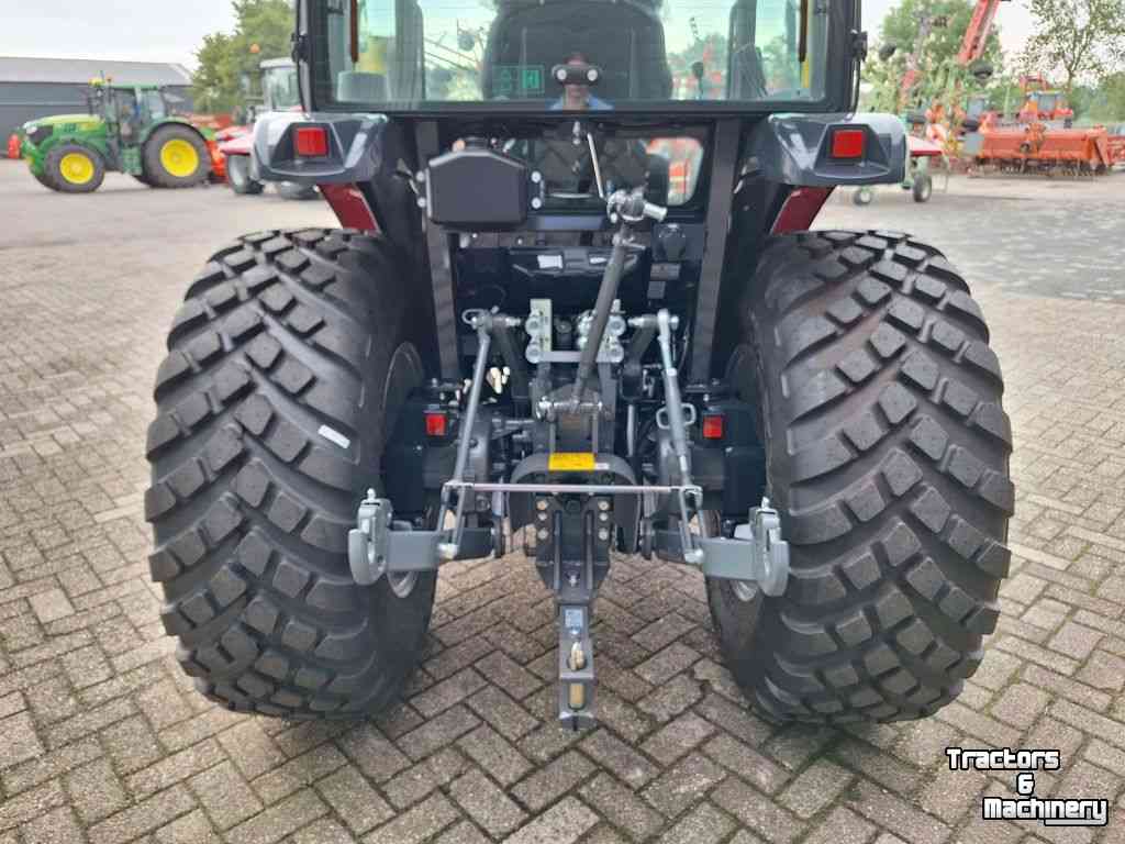 Horticultural Tractors Massey Ferguson 1750M HST