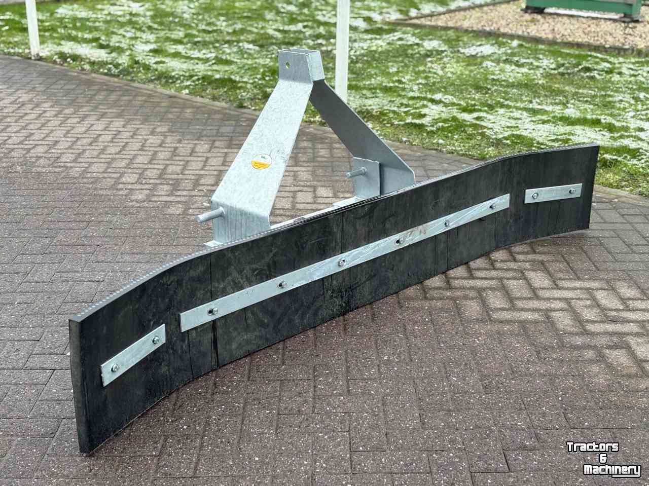 Rubber yard scraper  RUBBERSCHUIF 2.70 M CAT. II + LEPELINSTEEK