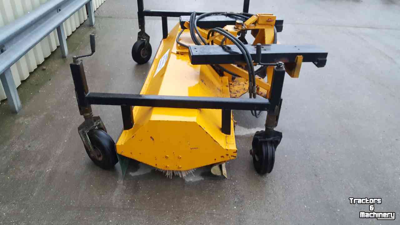 Sweeper  heftruck / shovel bezem