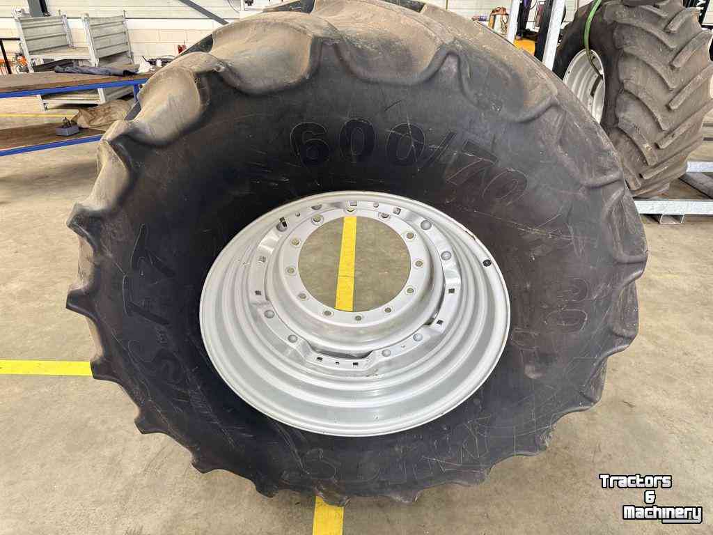 Wheels, Tyres, Rims & Dual spacers Trelleborg 710/70R42 + Mitas 600/70