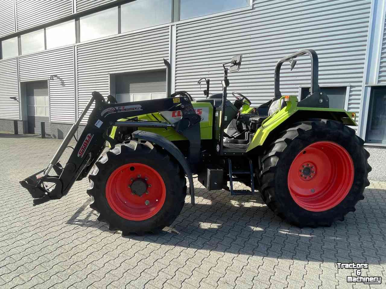 Tractor Claas Axos 340 tractor met Stoll voorlader