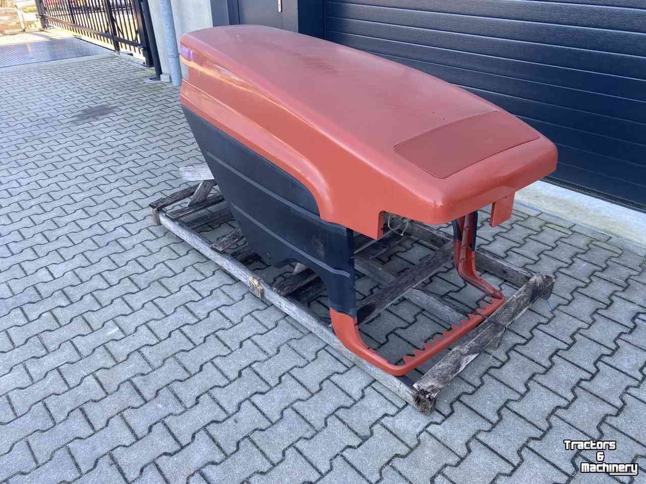 Other tractors and accessories New Holland 6011592 70 series motorkap