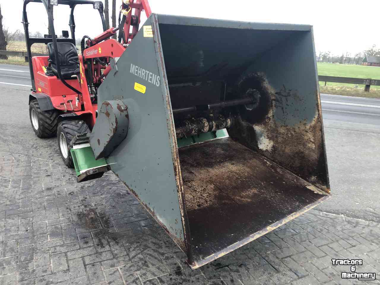 Sawdust spreader for boxes Mehrtens 1400