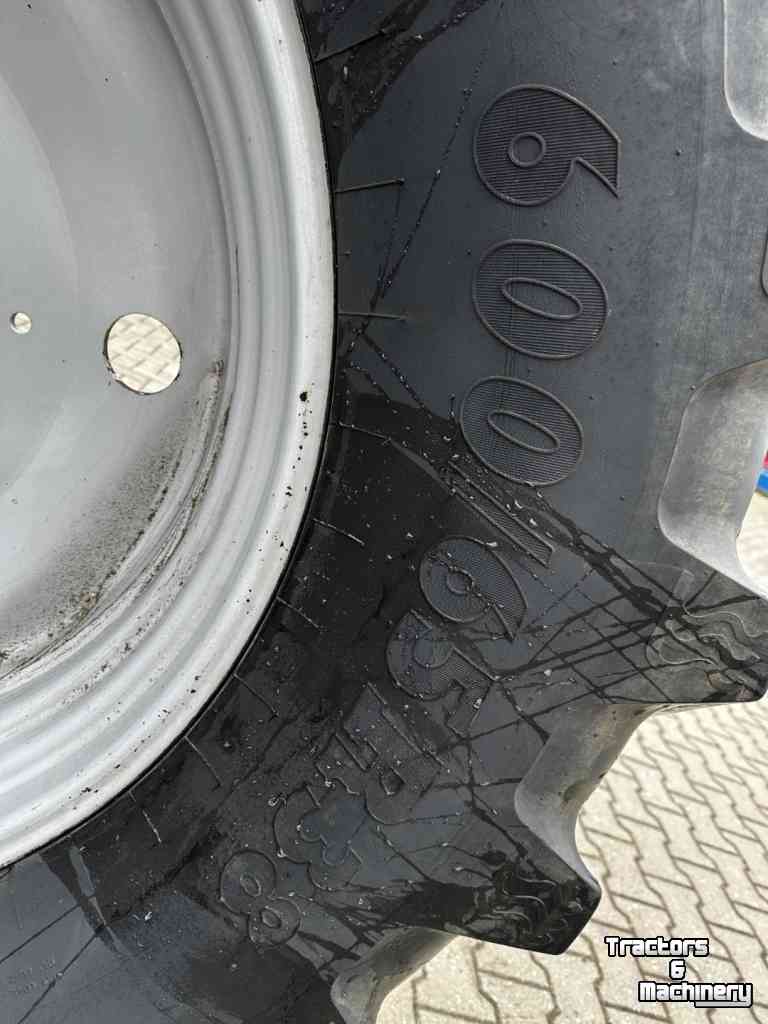 Wheels, Tyres, Rims & Dual spacers BKT Set BKT banden op velgen 600/65x38