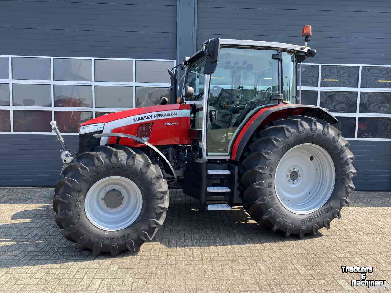 Tractor Massey Ferguson 5M.145 Dyna4