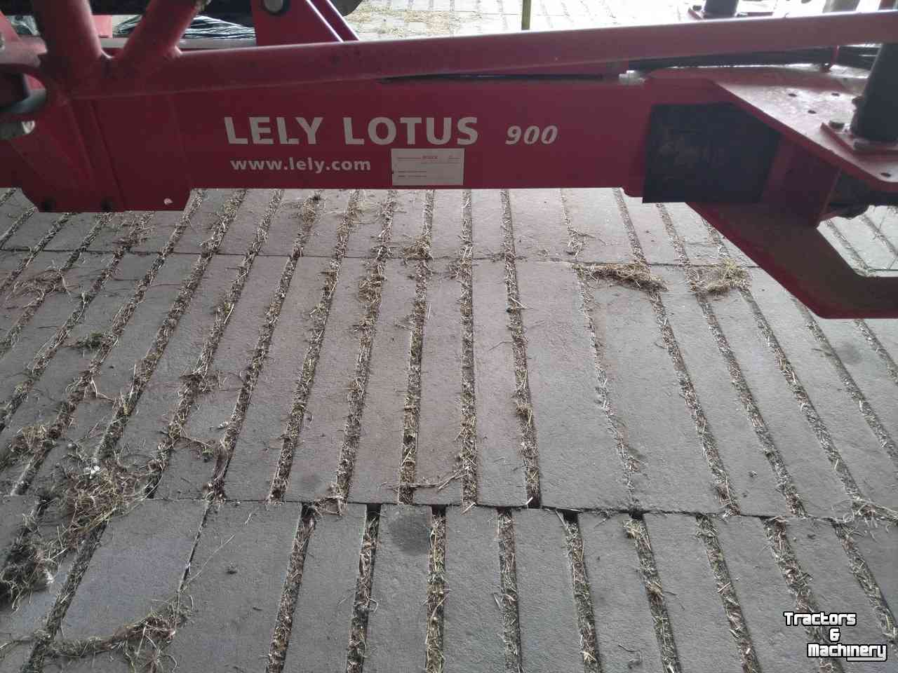 Tedder Lely Lotus 900