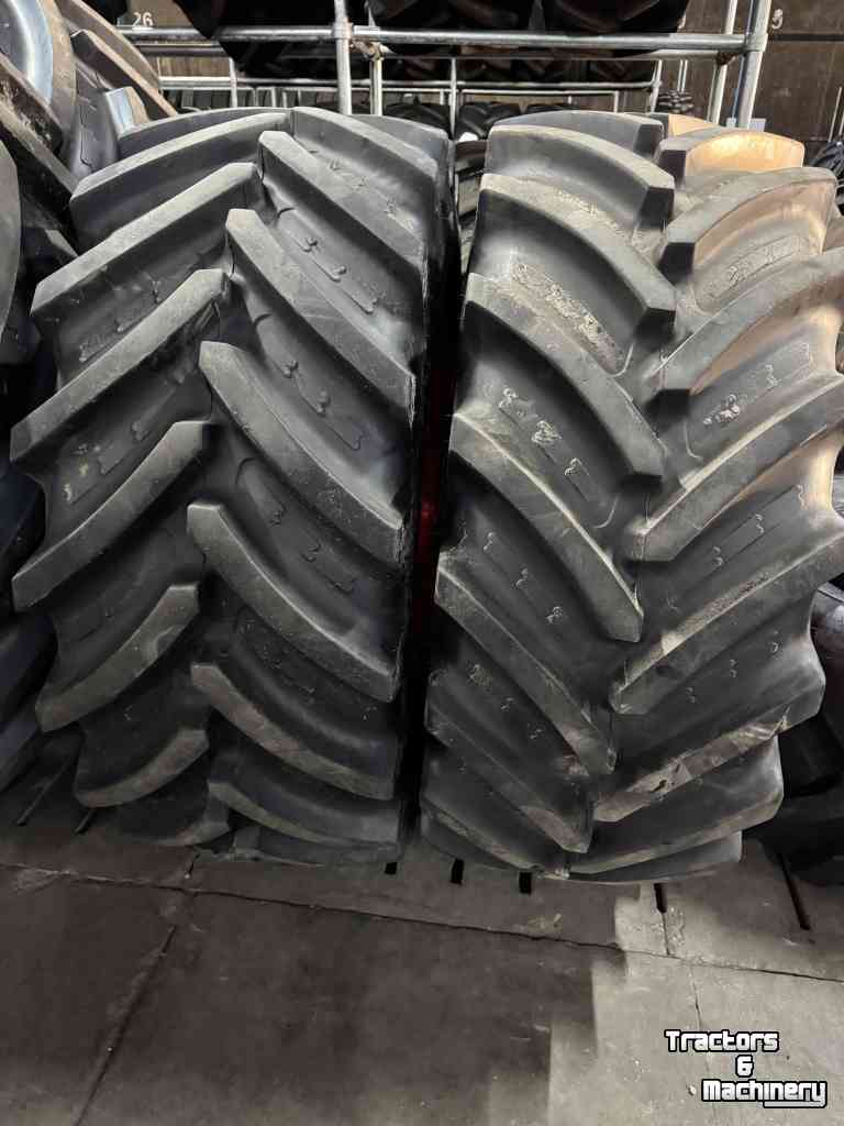 Wheels, Tyres, Rims & Dual spacers BKT Set VF 650/65R42 BKT met VF 540/65R30  op velg
