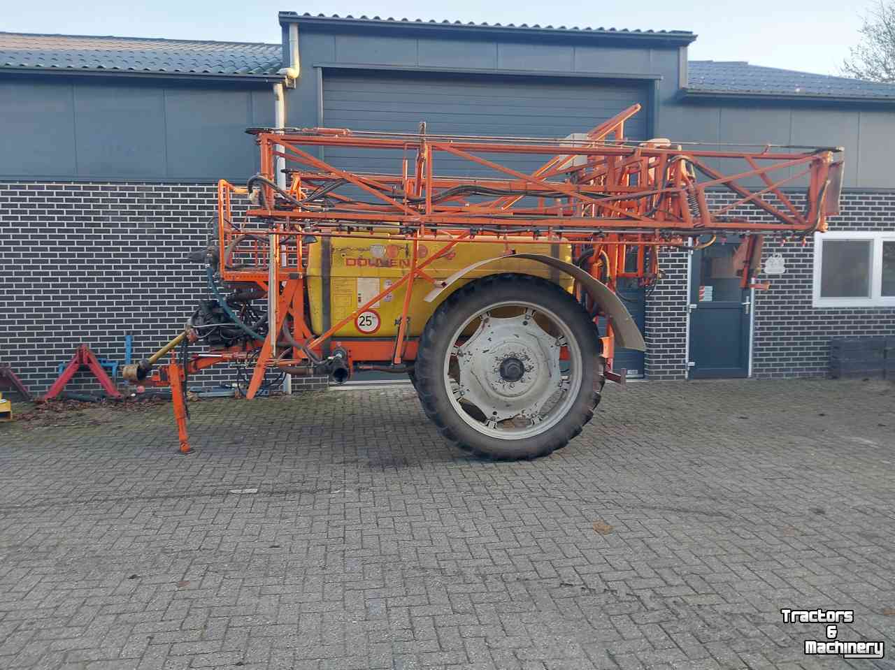 Fieldsprayer pull-type Douven Getrokken veldspuit 2000 liter 27 meter breed