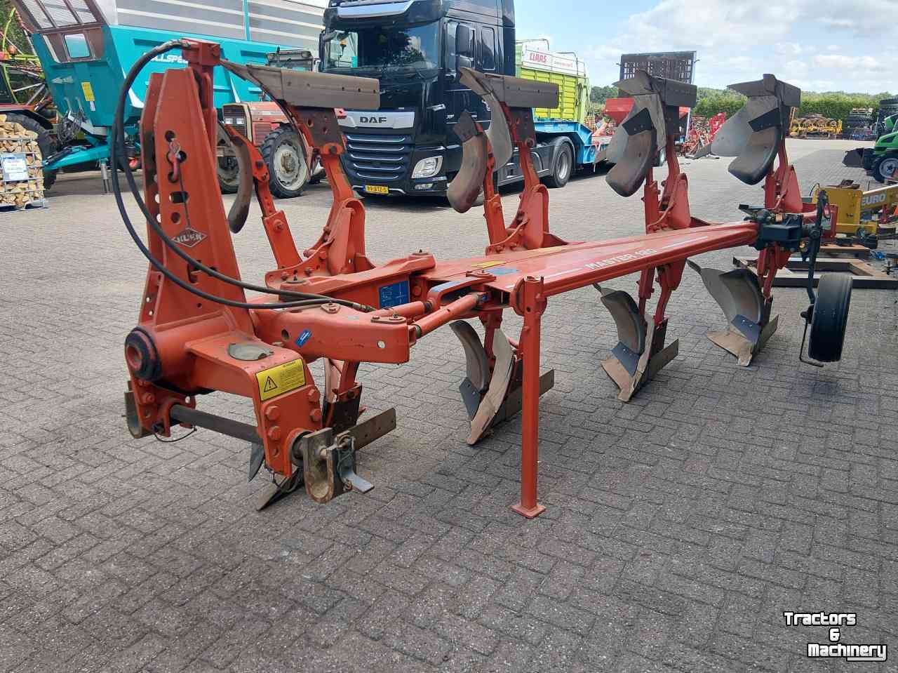 Ploughs Kuhn Master 120 4 schaar ploeg