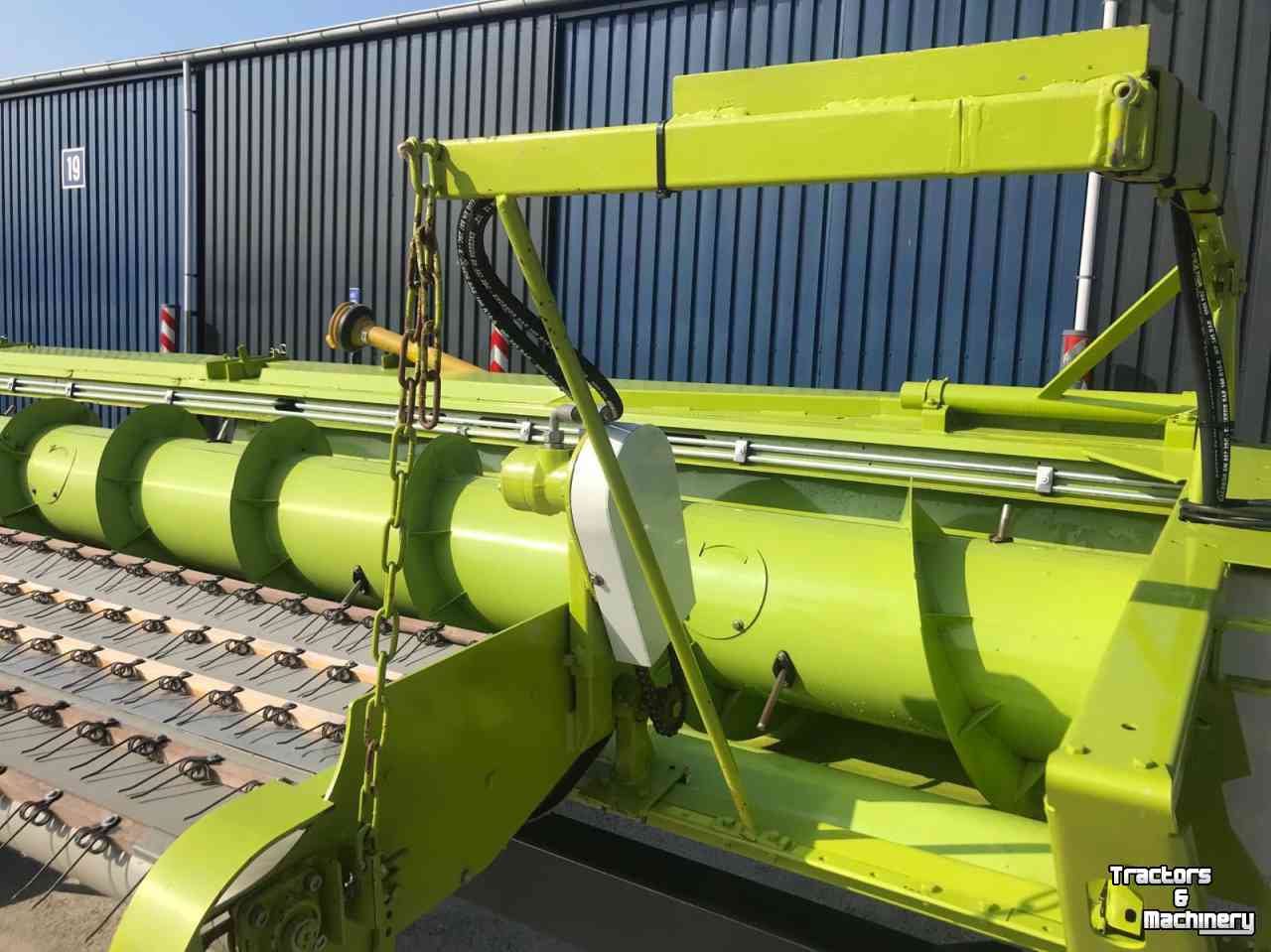 Combinehead & Pick-Up Claas C750 met graszaadopraper