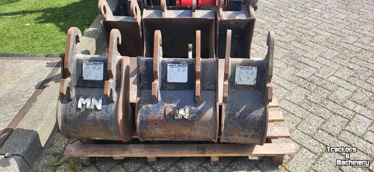 Excavator buckets Matt Nielen CW05 graafbakken / bakken / brede bak / dieplepelbak / banaanbak