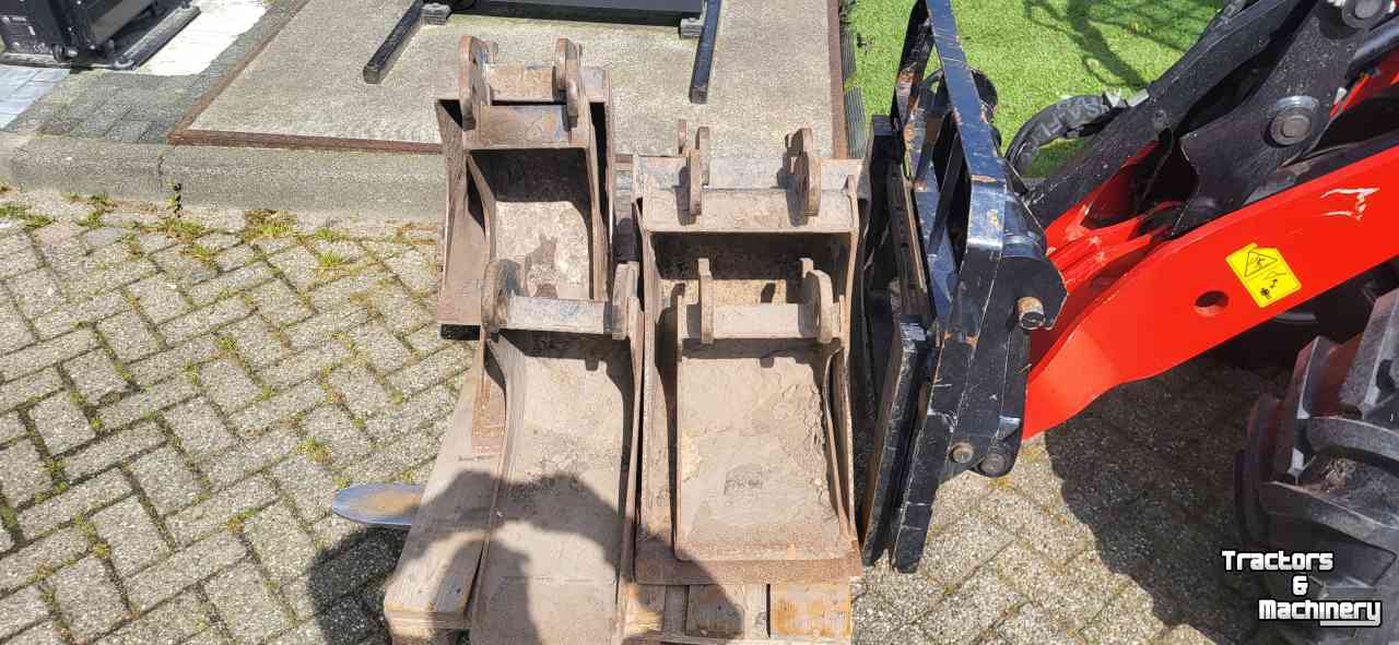 Excavator buckets Matt Nielen CW05 graafbakken / bakken / brede bak / dieplepelbak / banaanbak