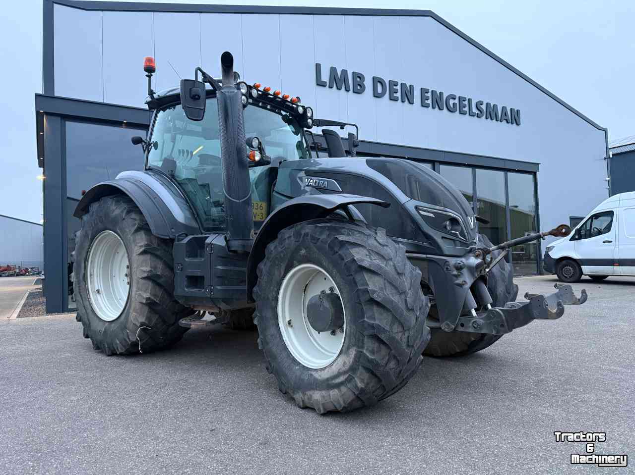 Tractor Valtra T214