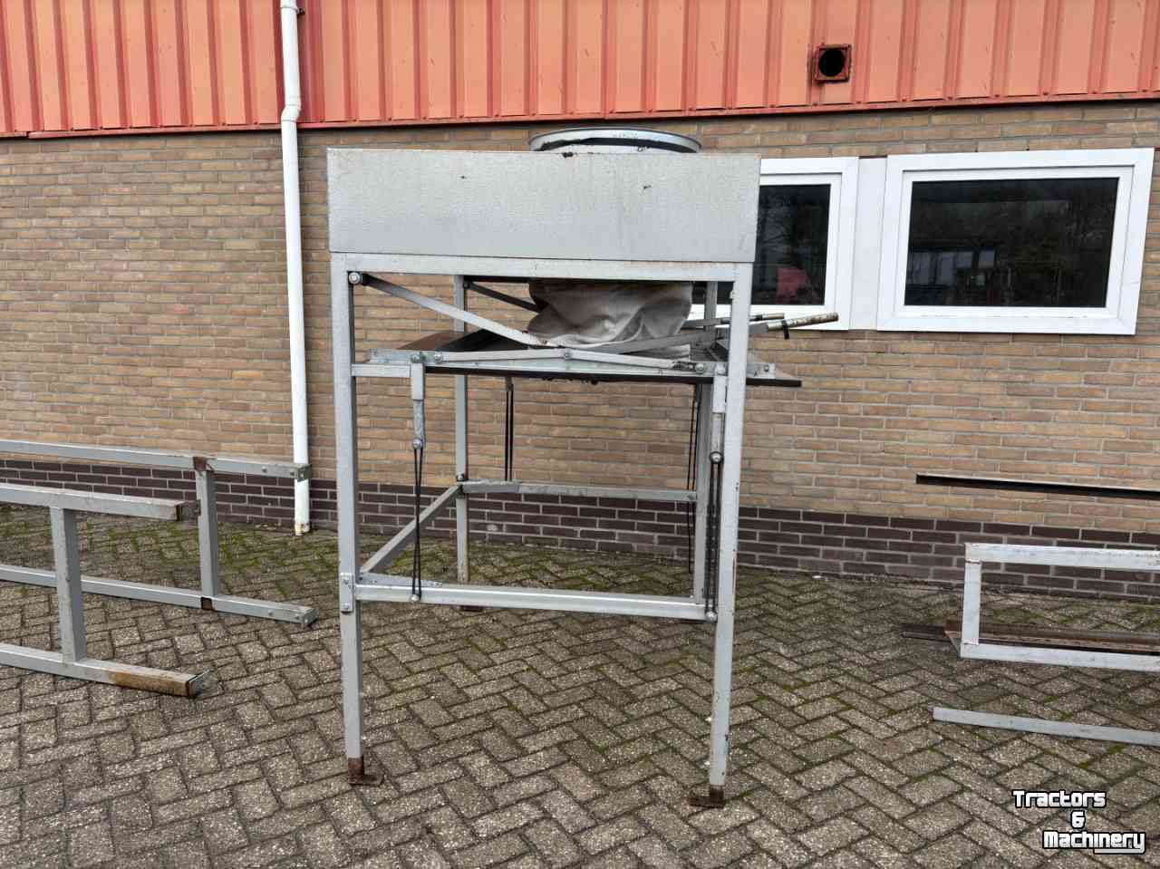 Other conveying equipment and accessories  Tibo Blokker, 104 4000RD 180, stof, afzuiging