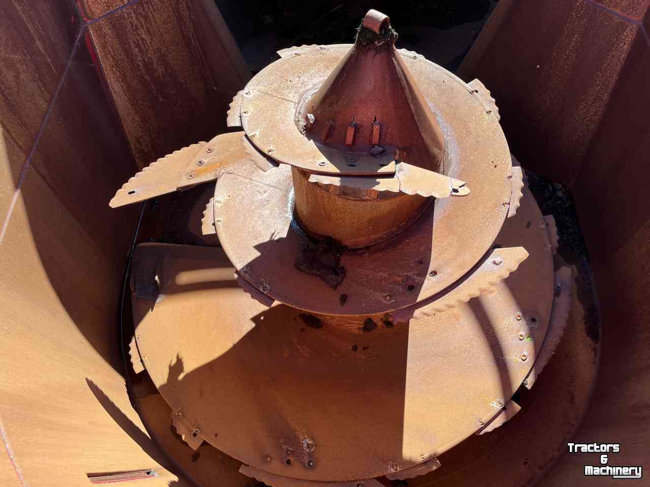 Vertical feed mixer Peecon Biga 260