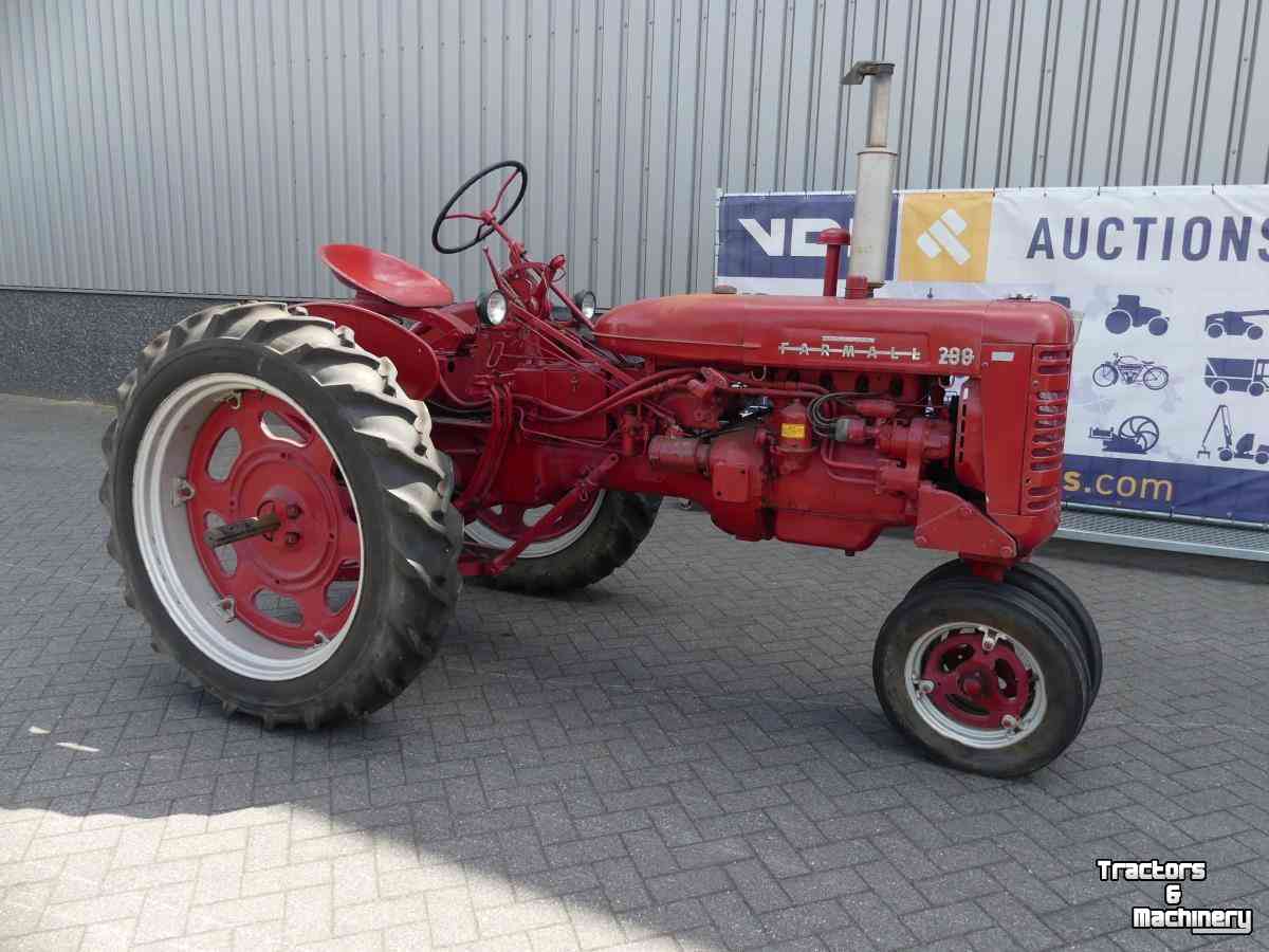Oldtimers McCormick Farmall 200 Oldtimer Tractor