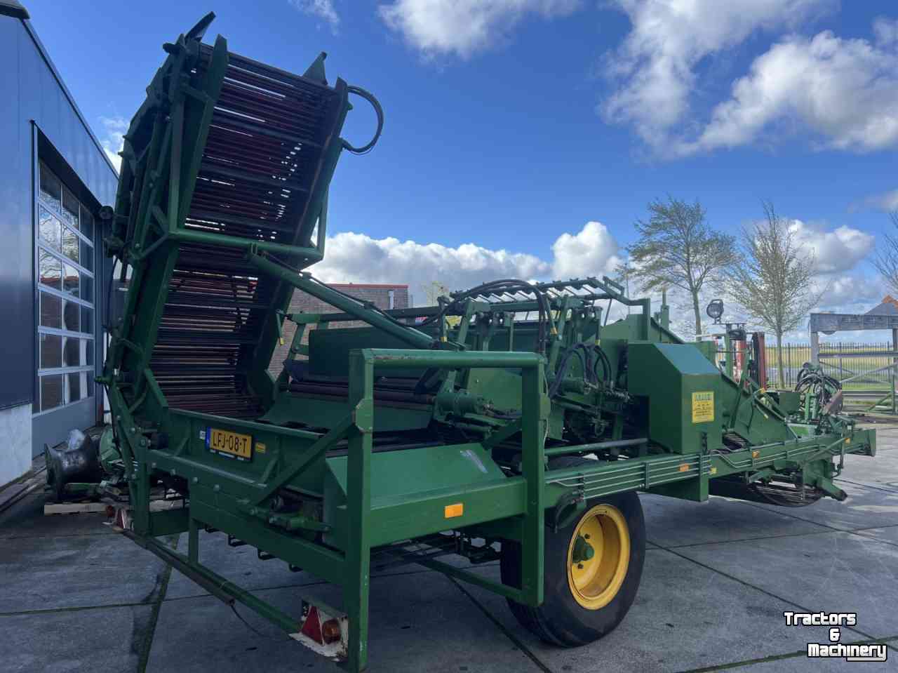 Onion harvester Krakei Uienlader, uienrooier