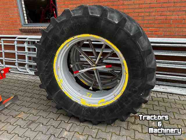 Wheels, Tyres, Rims & Dual spacers Michelin 540/65x38 Dubbellucht set 5-ster