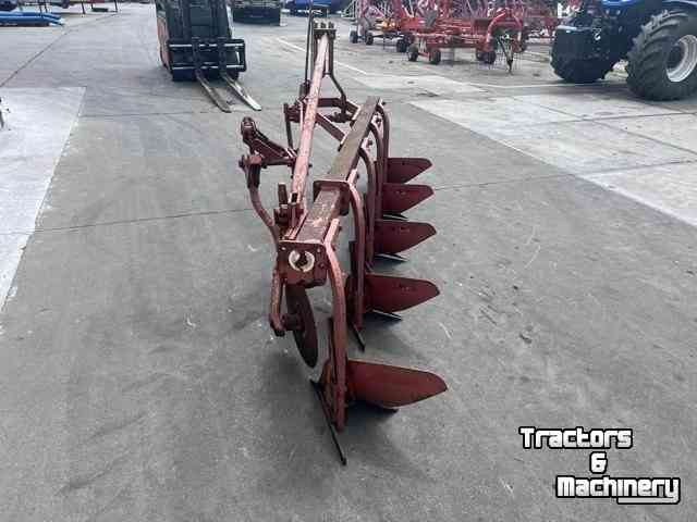 Ploughs  5-schaar ploeg