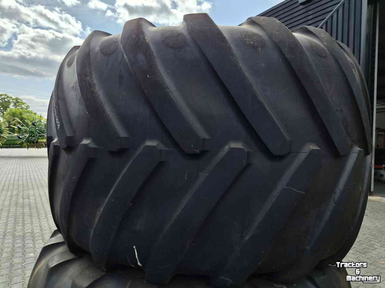 Wheels, Tyres, Rims & Dual spacers Michelin 1050/50R32