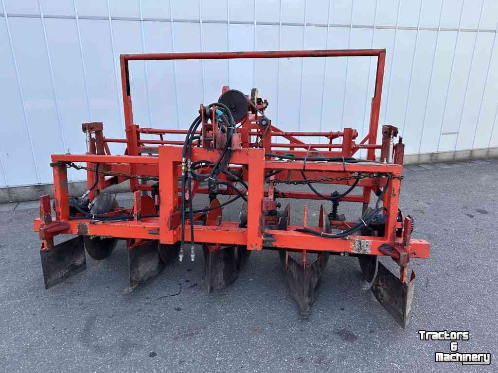 Transplanter  Desmytere ruggenvormer met preiponsmachine  Plantmachine/gatenponser voor bijv. prei  Hydraulisch aangedreven ruggenvormer