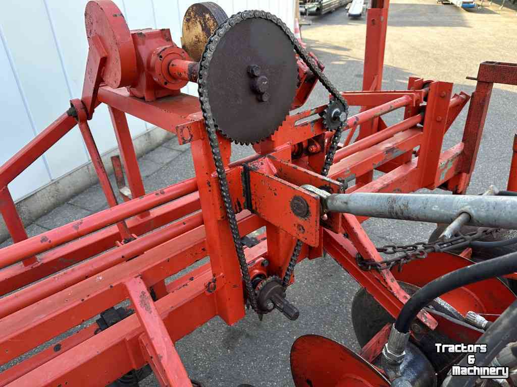 Transplanter  Desmytere ruggenvormer met preiponsmachine  Plantmachine/gatenponser voor bijv. prei  Hydraulisch aangedreven ruggenvormer