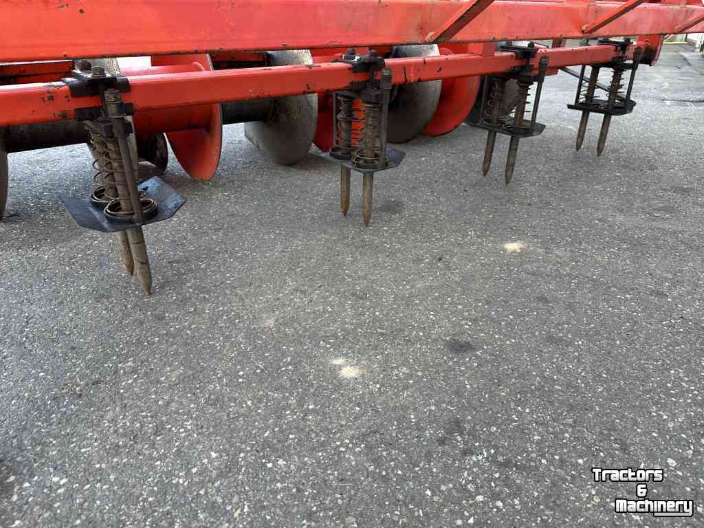 Transplanter  Desmytere ruggenvormer met preiponsmachine  Plantmachine/gatenponser voor bijv. prei  Hydraulisch aangedreven ruggenvormer