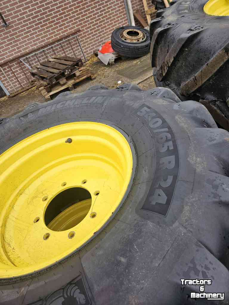 Wheels, Tyres, Rims & Dual spacers Michelin Bandenset John Deere 3350. 600/65R38 540/65R24