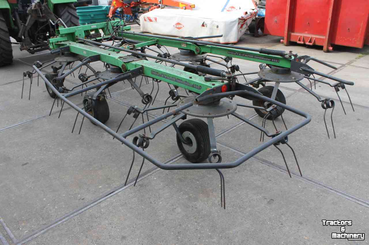 Tedder Deutz-Fahr Condimaster 8331 getrokken cirkelschudder "treintjes"model