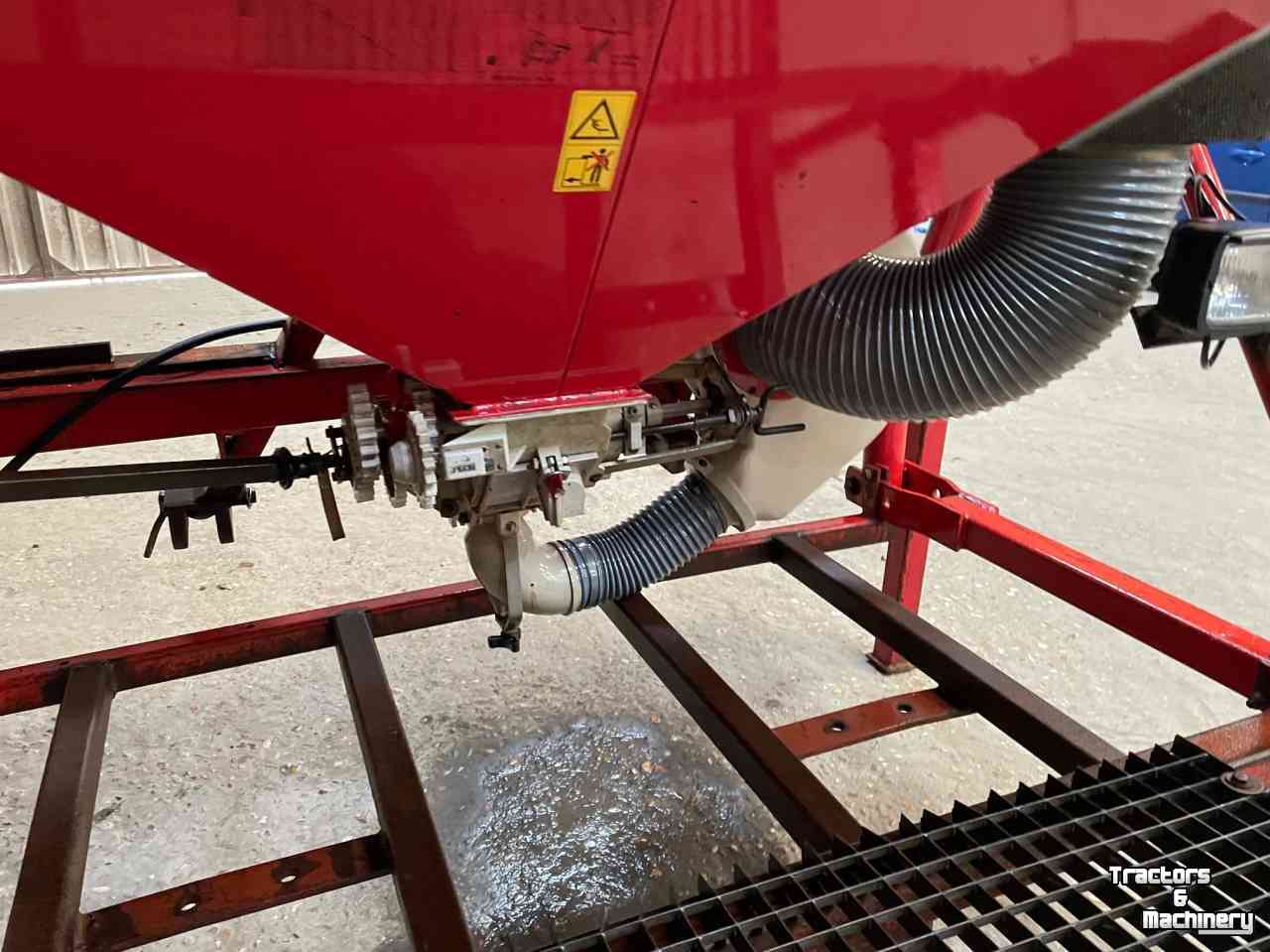 Seed drill Accord Kverneland Accord DF1 front zaaitank