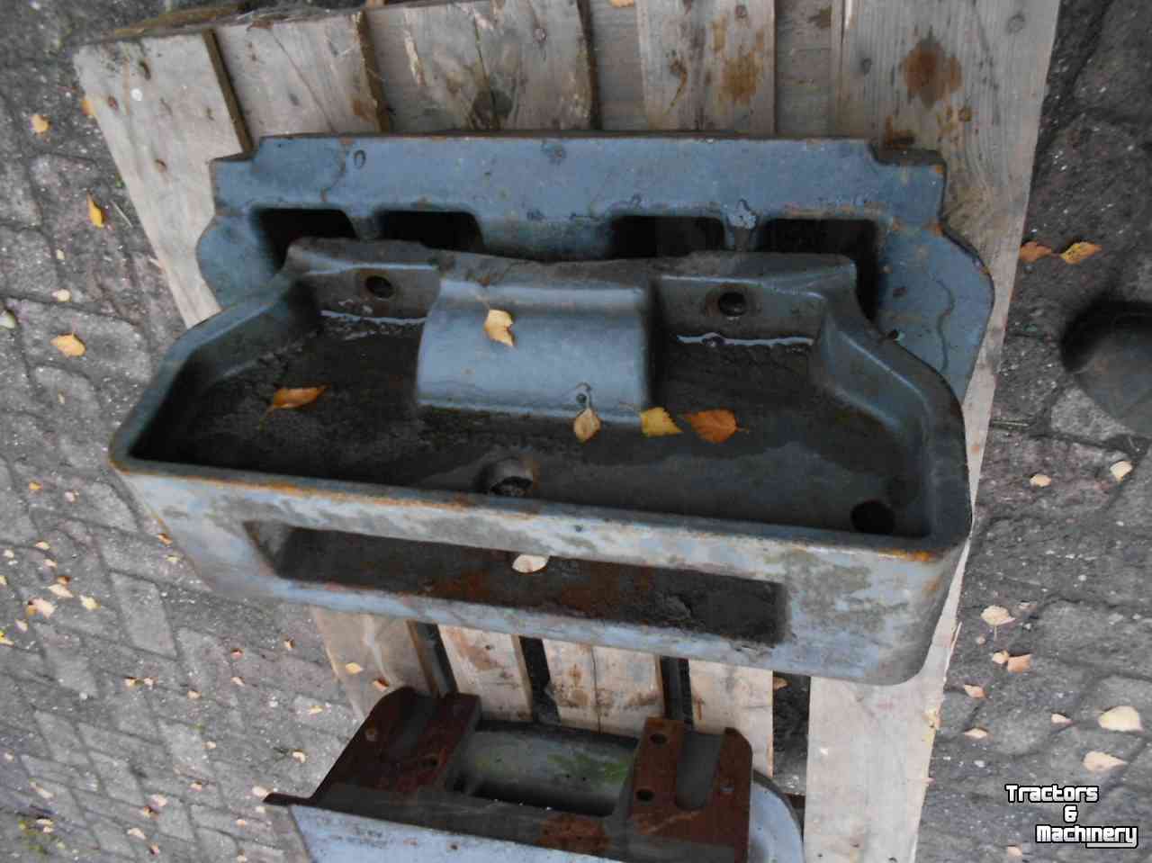 Used parts for tractors Massey Ferguson gewichtendrager