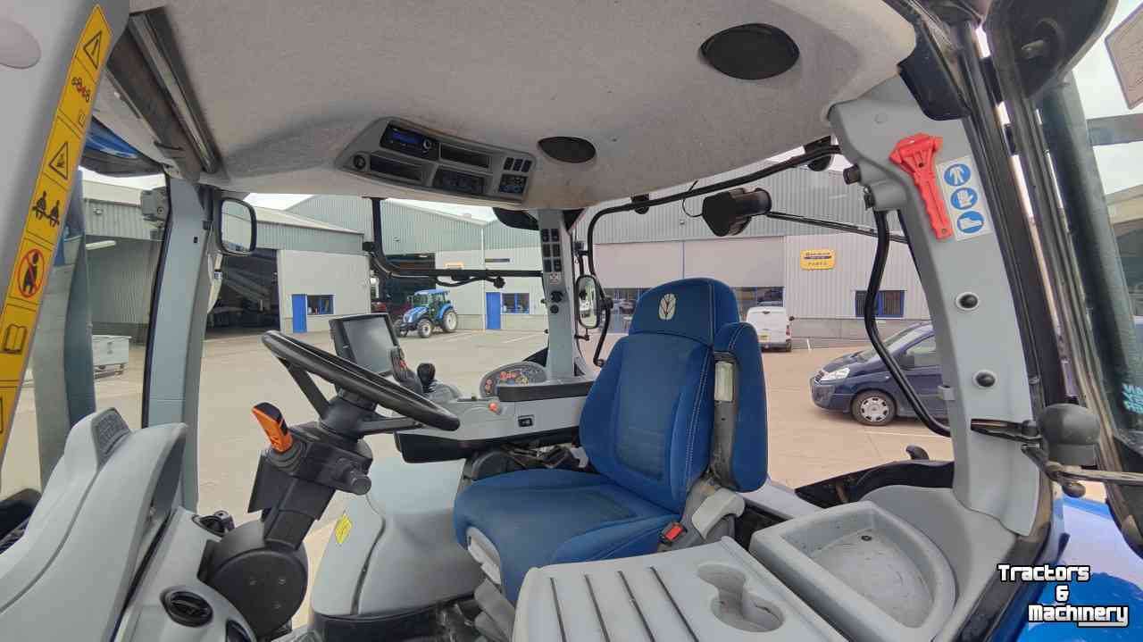 Tractor New Holland T7.245 PC Sidewinder INT4
