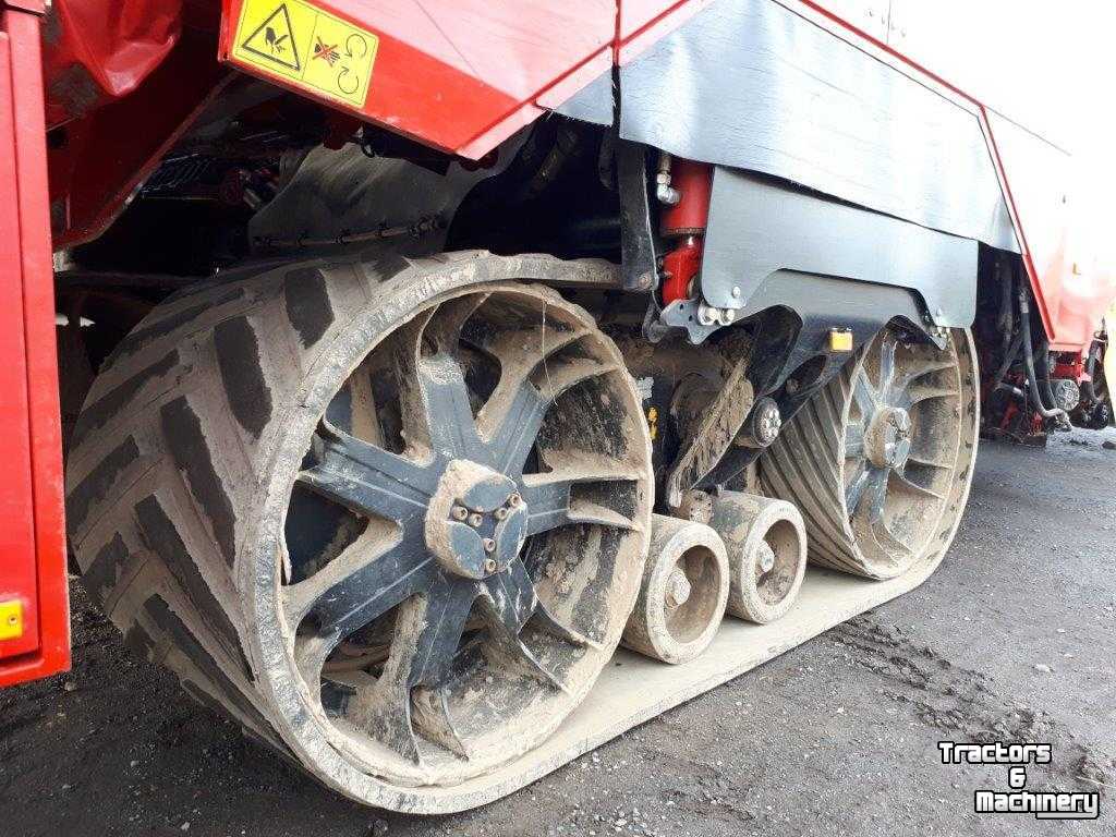 Sugar beet harvester Grimme Maxtron 620