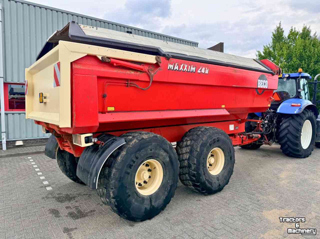 Earth- / Sand-dumper Beco Maxxim 240 Zandkipper