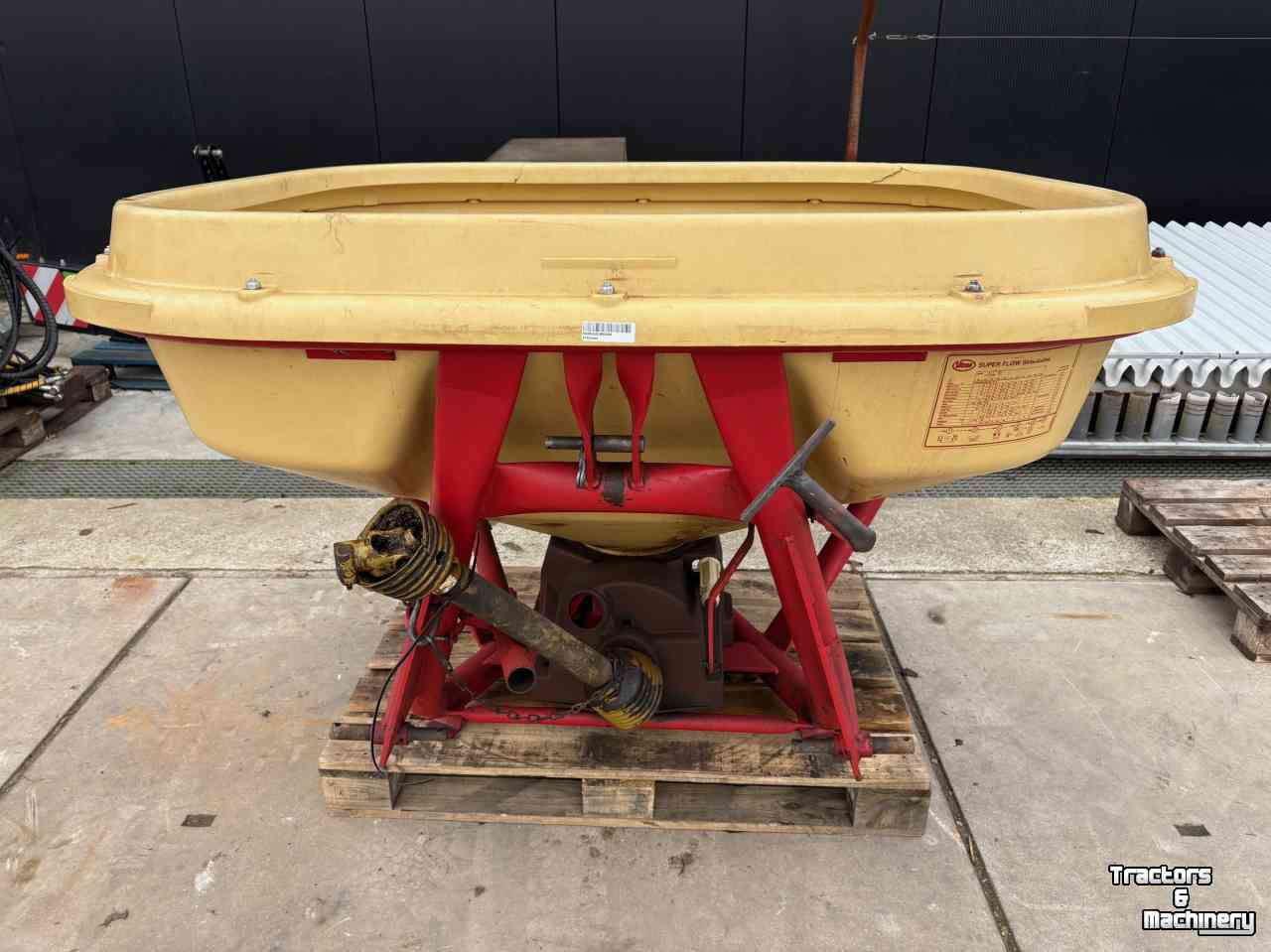 Fertilizer spreader Vicon Pendelstrooier