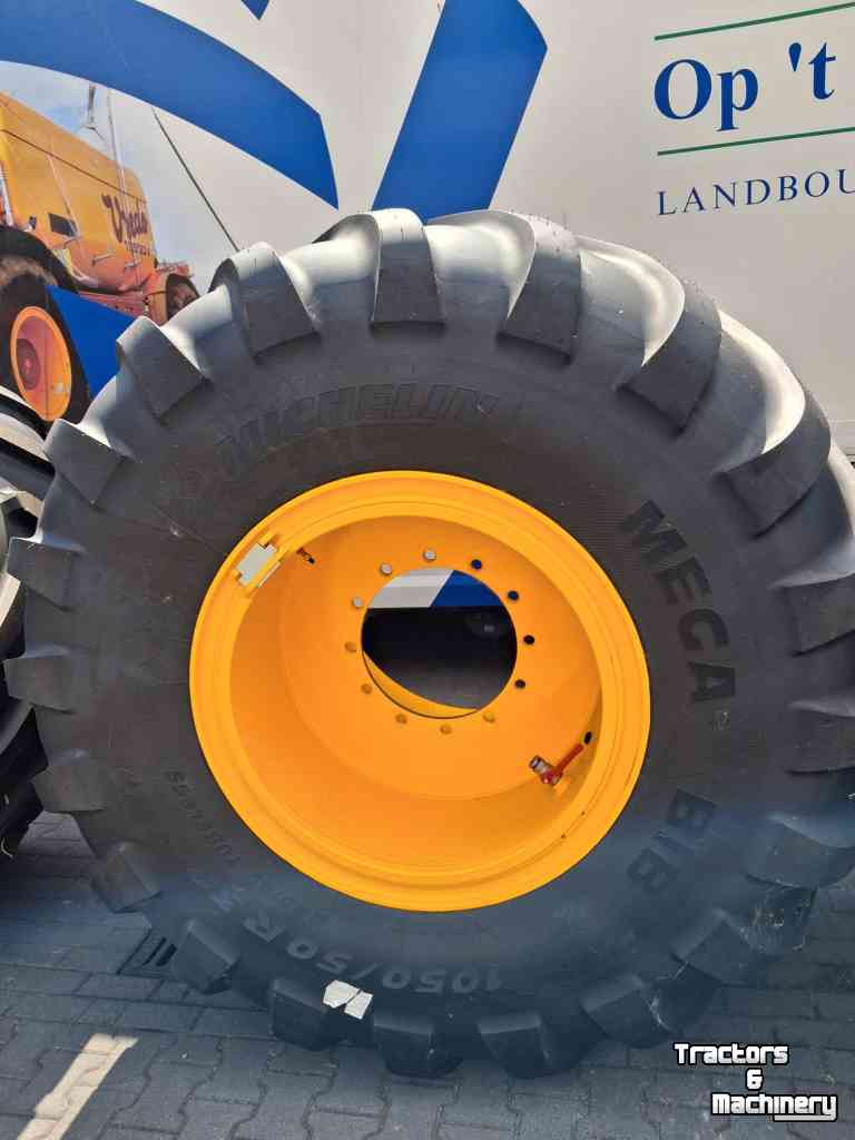 Wheels, Tyres, Rims & Dual spacers Michelin Mega X Bib 1050/50R32