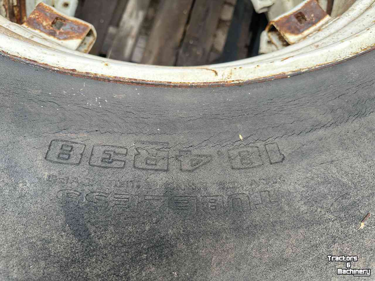 Wheels, Tyres, Rims & Dual spacers Good Year 18.4 R38 30%